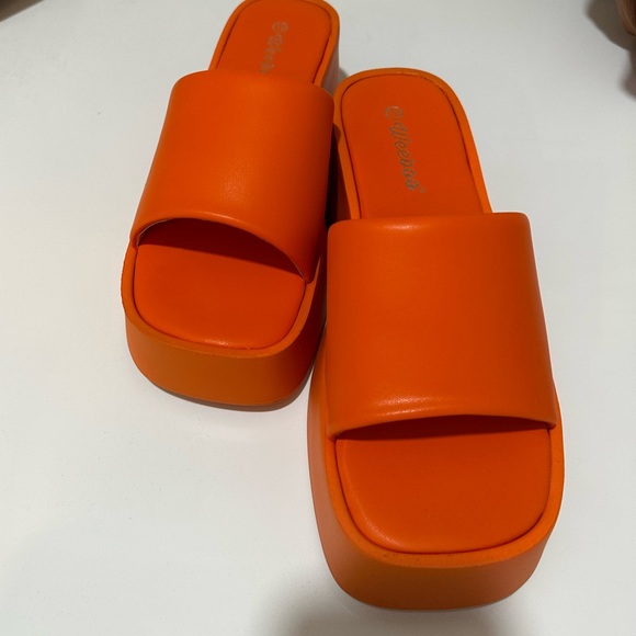 Platform Sandals - Picture 3 of 5